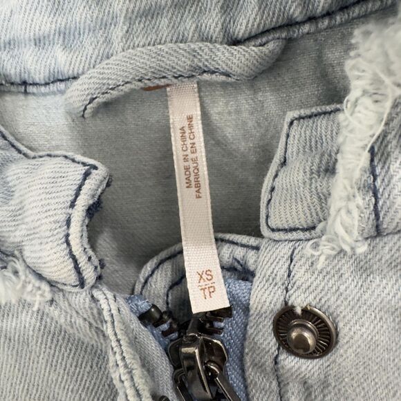 Free People Jacket Women's XS Light Blue Hooded Raw Hem Cropped Denim - Picture 3 of 9